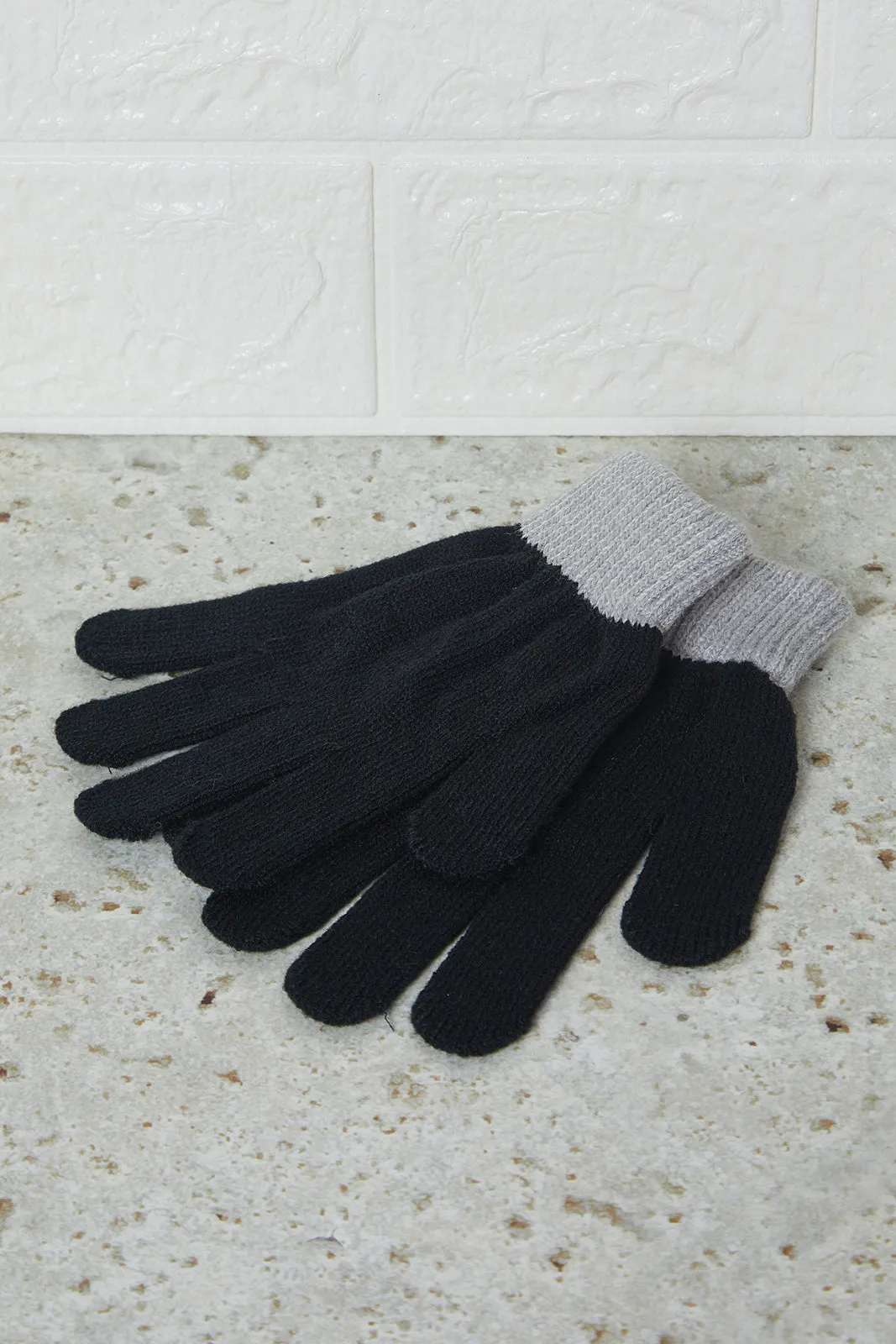 Boys Black  Printed Knitted Cap With Gloves Set Of (2 Piece)