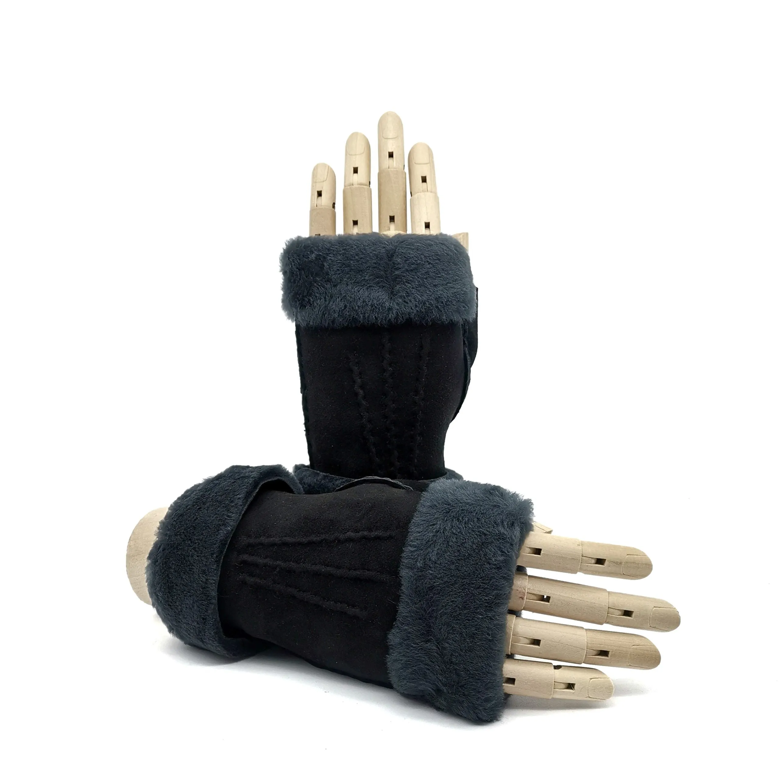 Women's lambskin fingerless in black color